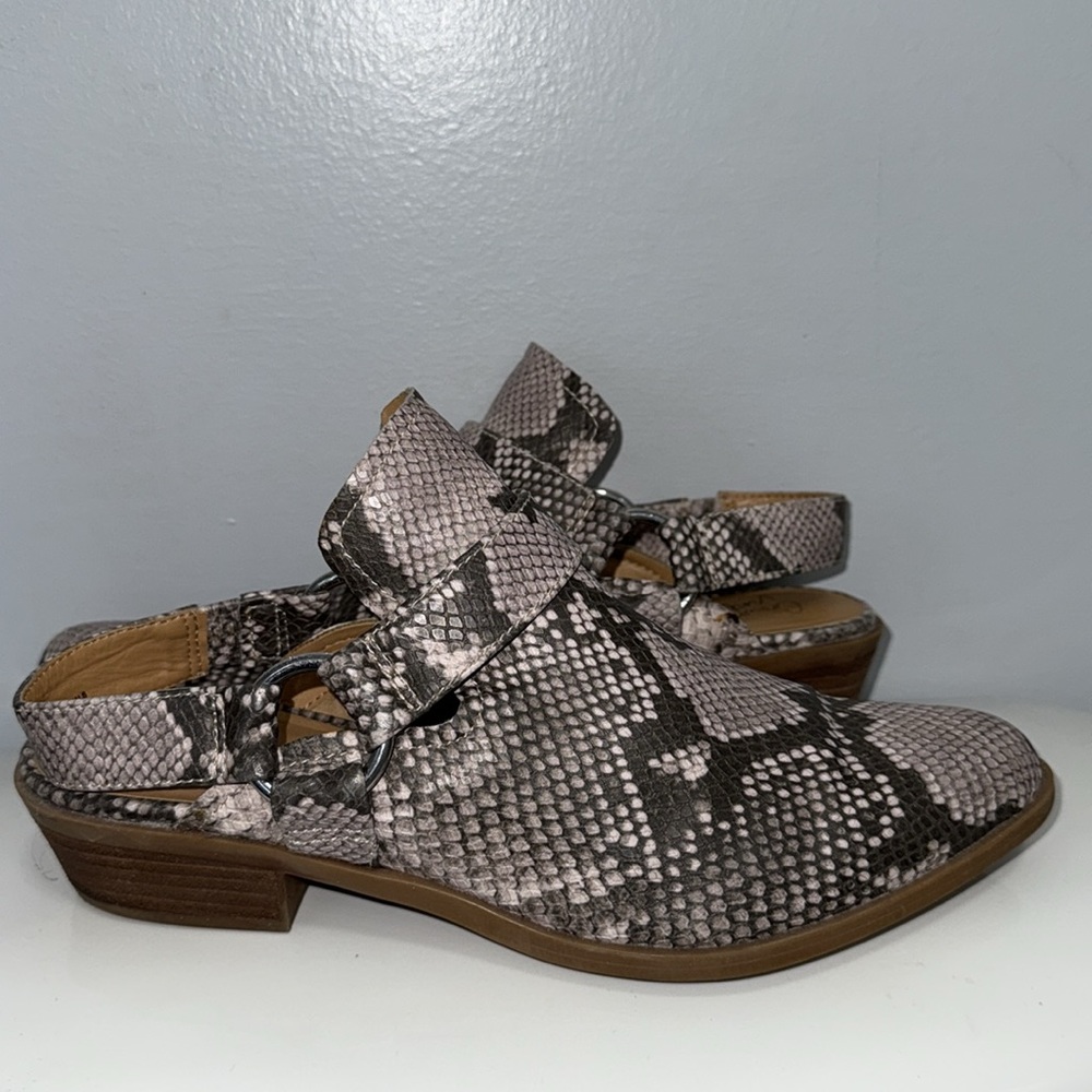 Women's Snakeskin Patterned pointed Toe sling back booties - Picture 4 of 7
